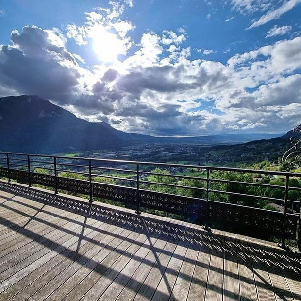 Garde-corps métal pour terrasse - Motif avec découpe laser